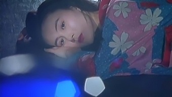 日本女战士在他们的魔法编年史中参与情色遭遇