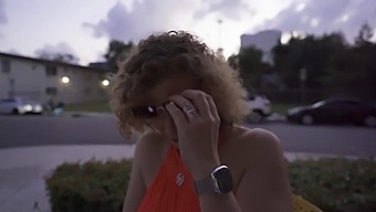 Lil D Sara Jay的大屁股在这个视频中被粗暴地操