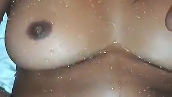 非洲裔美国女人多次射精,我高潮了