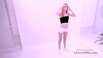 美国业余金发女郎接受肛交训练