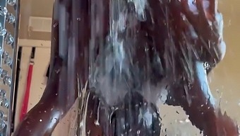 La Bollente Vetrina Da Sola Di Esha Mae Di Momenti Di Squirting Intenso